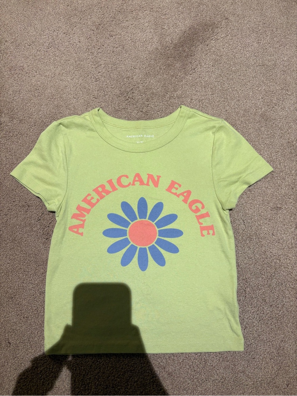American Eagle Outfitters Green Tee with Blue and Coral Daisy Graphic size small